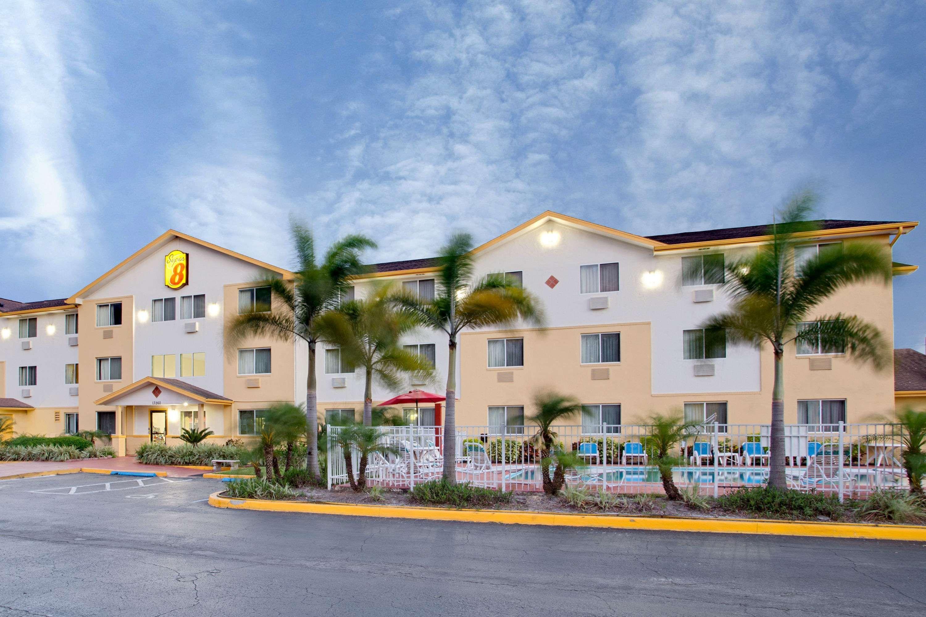 Super 8 By Wyndham Clearwater/St. Petersburg Airport Hotel Exterior foto